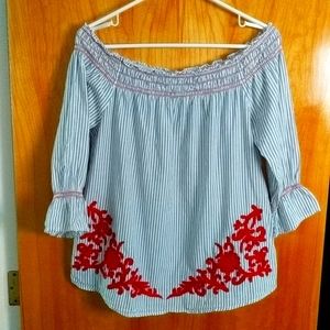 Westport Women's Mid Sleeve Top Sz S w/ embroidered applique